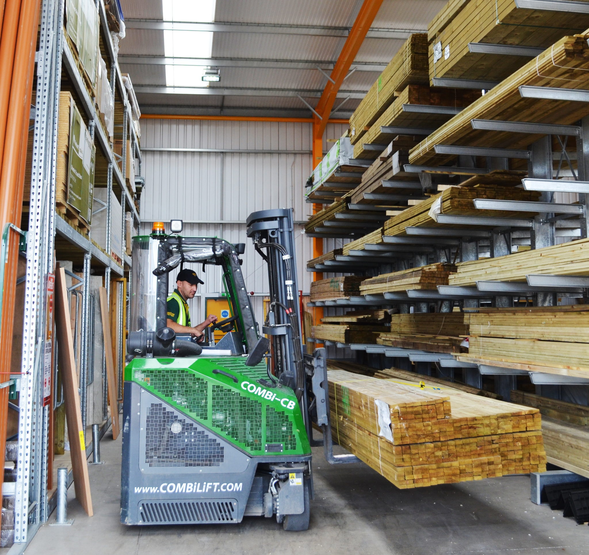 Combilift – COMBI CB – Multi Directional counterbalance forklift – handling long loads - Building Supply - DIY - Timber - Lumber - Aisle